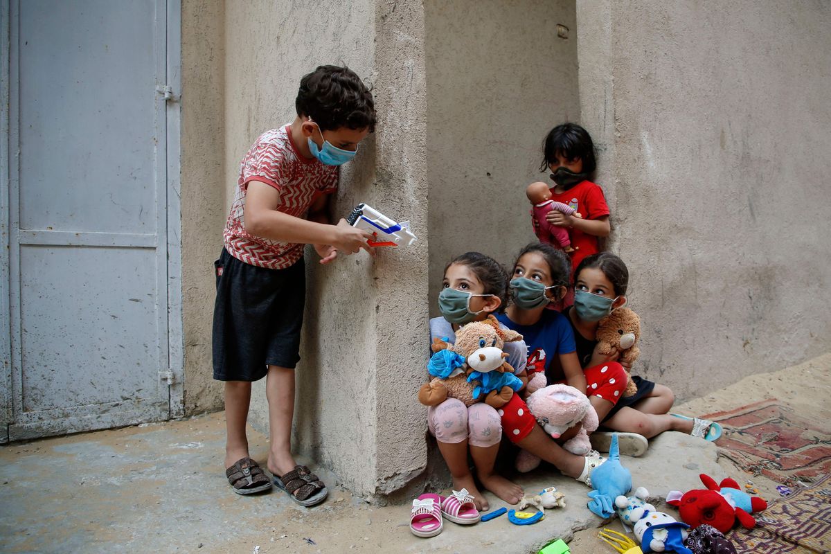 Palestīniešu bērnu rotaļas Gazas joslā.