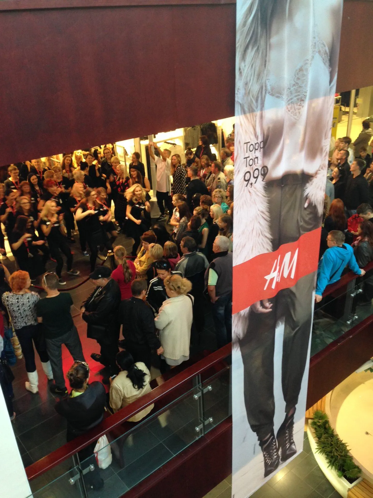 Открытие магазина H&M в Нарве.