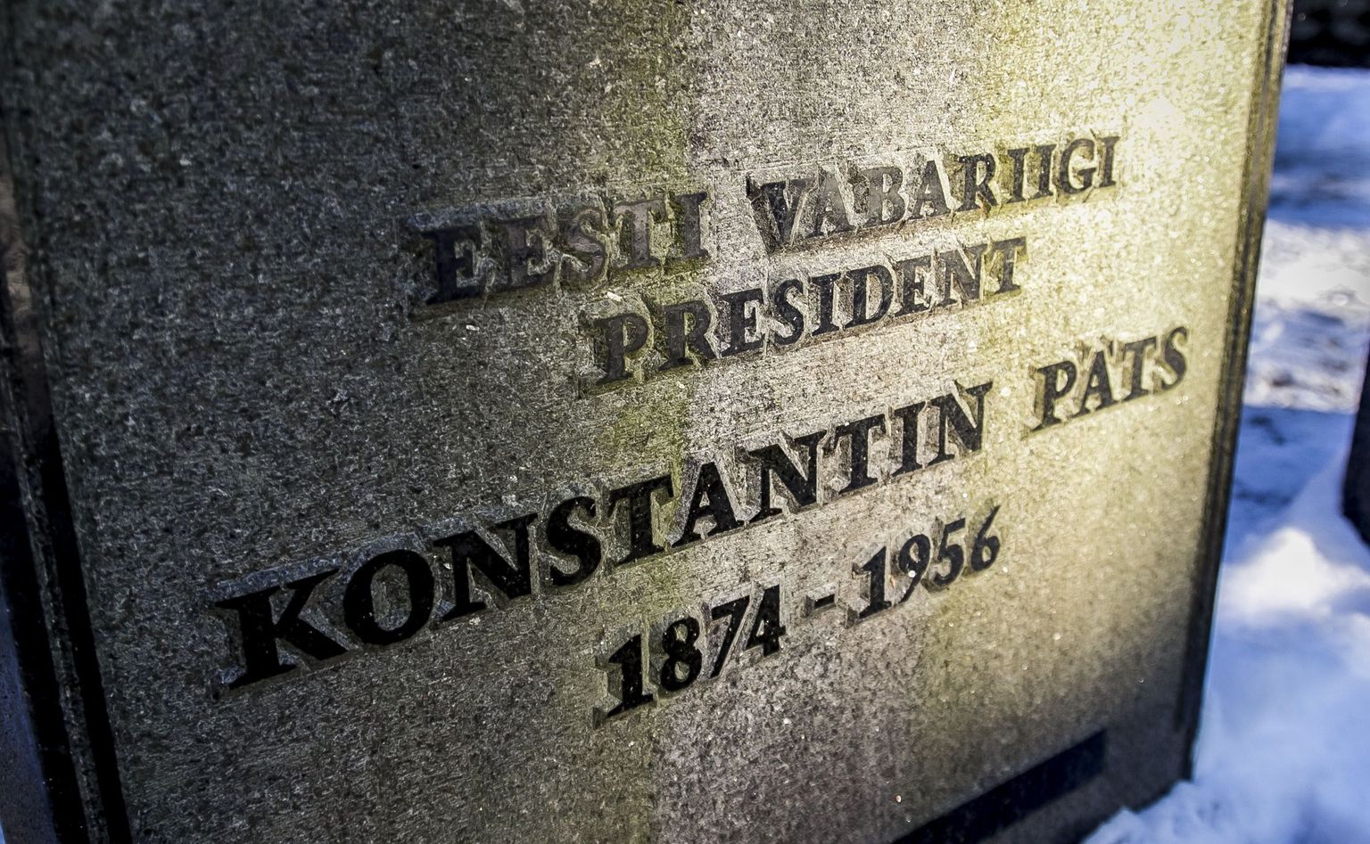 Metsakalmistul mälestatakse Konstantin Pätsi.