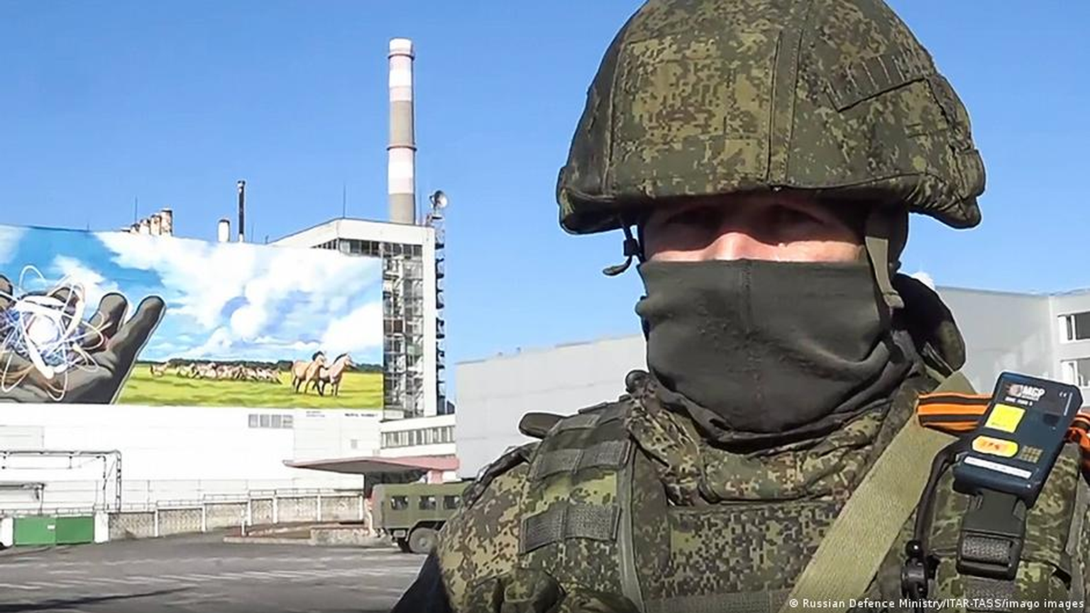 Российский военный вблизи территории Чернобыльской АЭС, февраль 2022 года