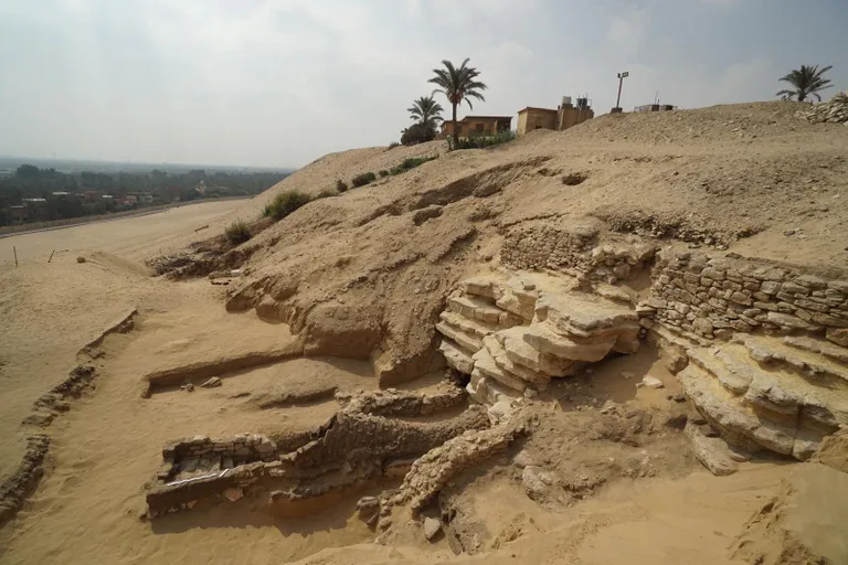 Egiptuses Saqqaras leiti Rooma-aegne katakomb. Pildil on sissepääs katakombi