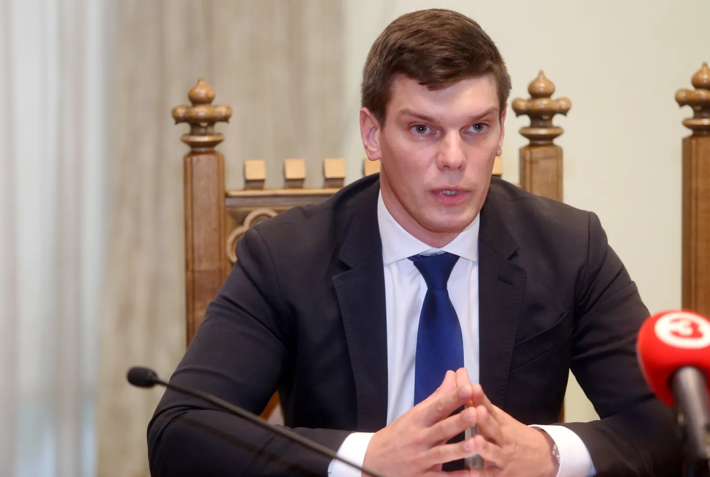Валерий Петров