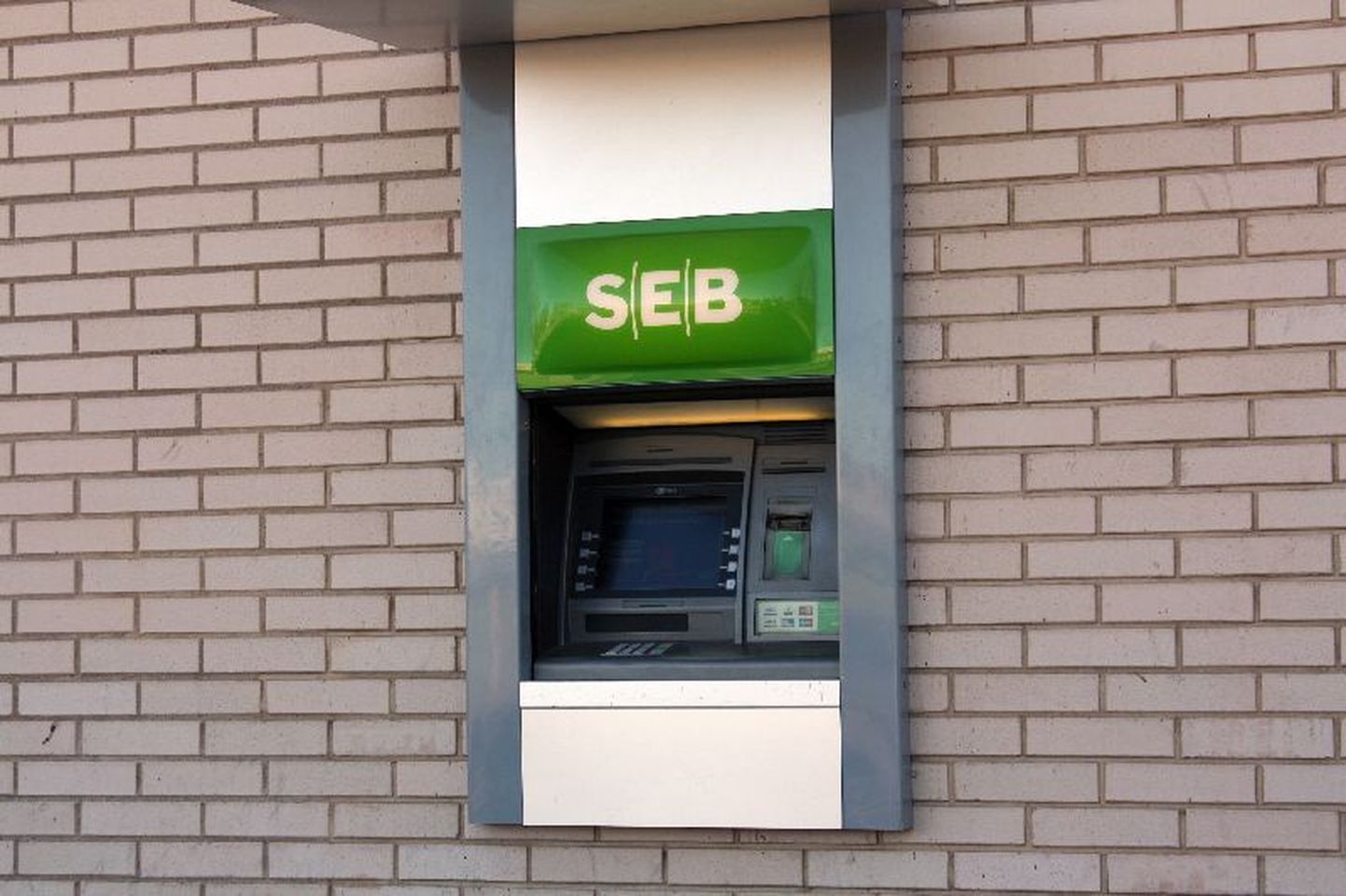 Ööl vastu laupäeva on SEB Panga teenused häiritud.