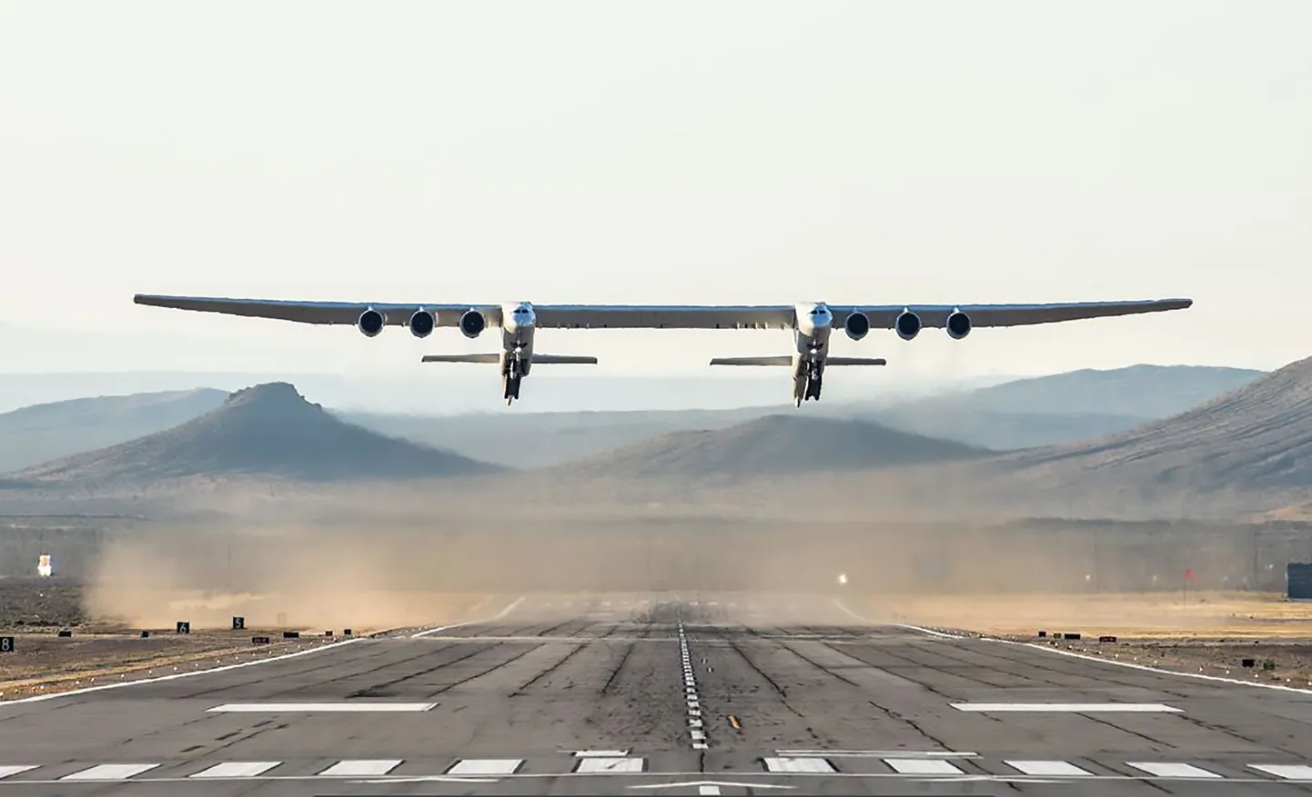 Pasaulē lielākā lidmašīna "Stratolaunch"