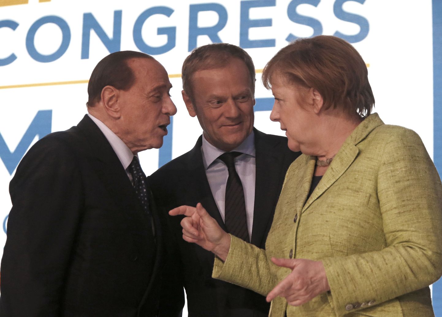 Lisaks praegu Euroopas juhtrolli hoidvatele konservatiividele eesotsas Saksa liidukantsleri Angela Merkeli (paremal) ja Donald Tuskiga (keskel), võis kongressil näha ka endisi staare, näiteks Itaalia ekspeaministrit Silvio Berlusconit.