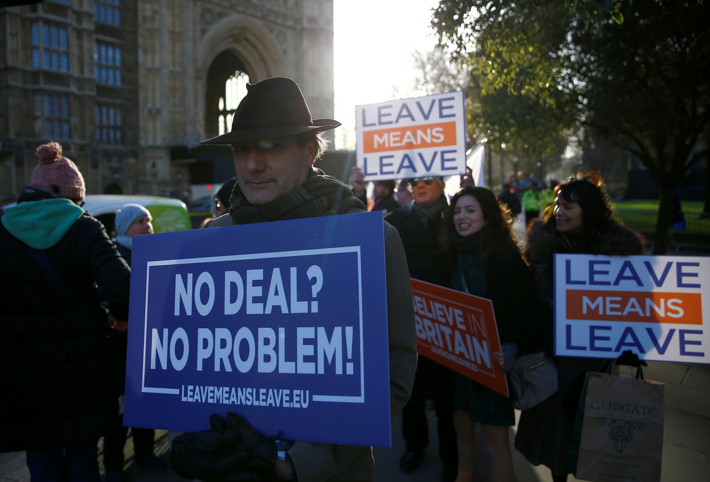 Täna kogunesid Suurbritannia parlamendi juurde meeleavaldajad, kes ei pea leppeta lahkumist probleemiks.