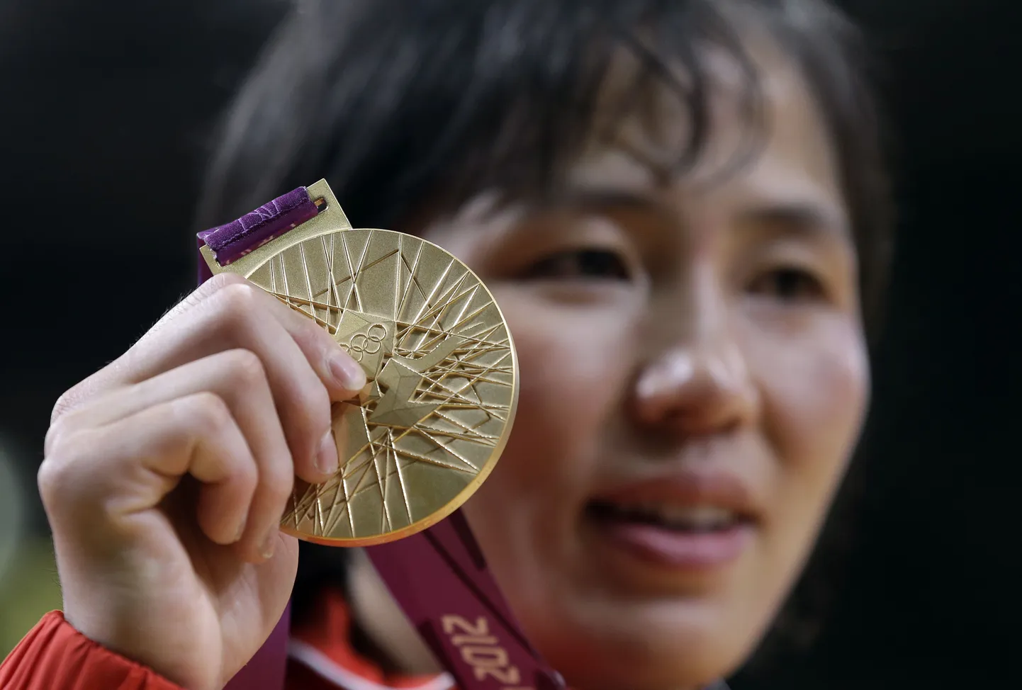 Põhja-Korea judoka An Kum Ae kuldmedaliga.
