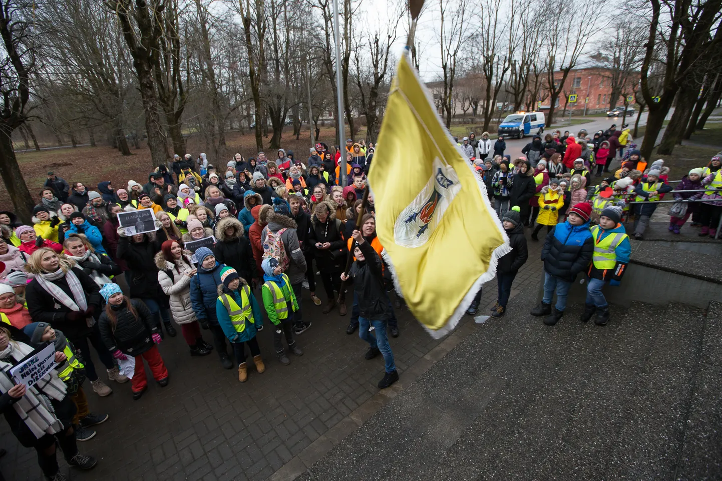 Meeleavaldus Kiviõli 1. keskkooli direktori vallandamise vastu.