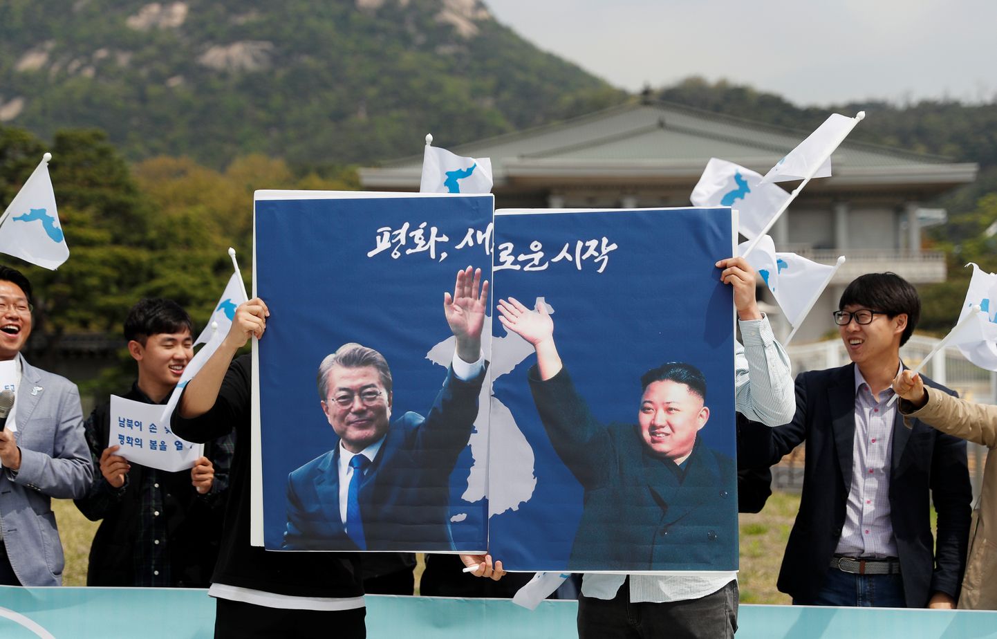 Korealased on Moon Jae-ini ja Kim Jong-uni kohtumisest väga elevil.