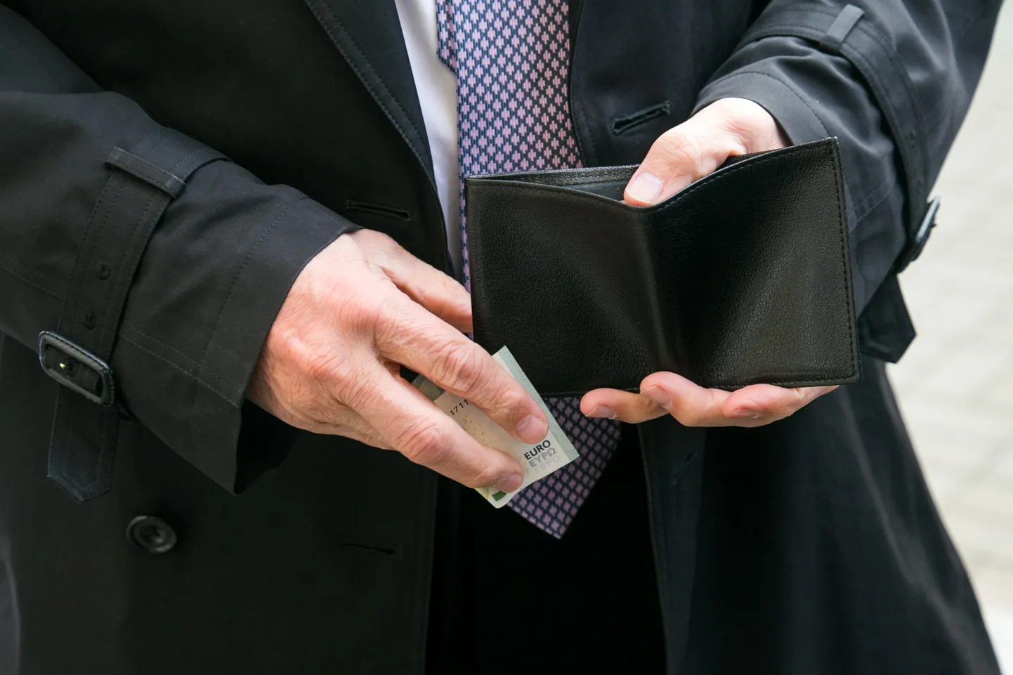 According to Statistics Estonia, the average gross monthly wage in Estonia in the first quarter of 2023 was 1,741 euros, 13.3 percent higher than in the same period last year.