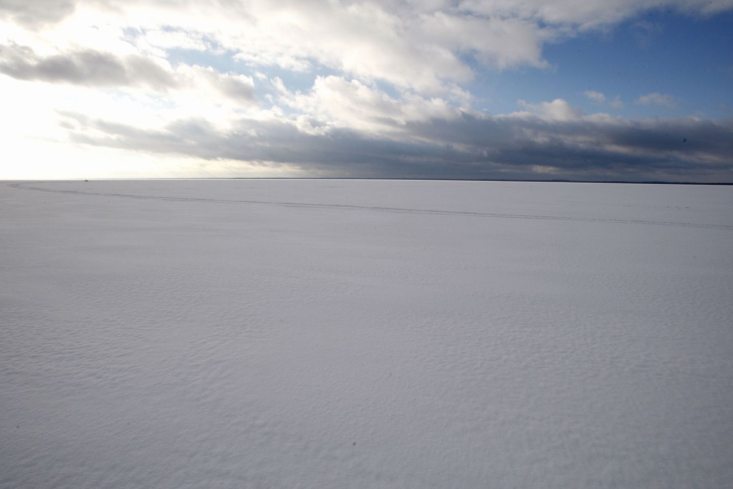 Pildil jäätunud Peipsi järv.