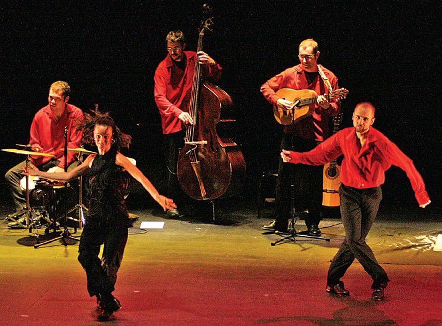 Известные испанские танцоры группы Tap Ole обещают показать в Таллинне яркое и энергичное шоу.