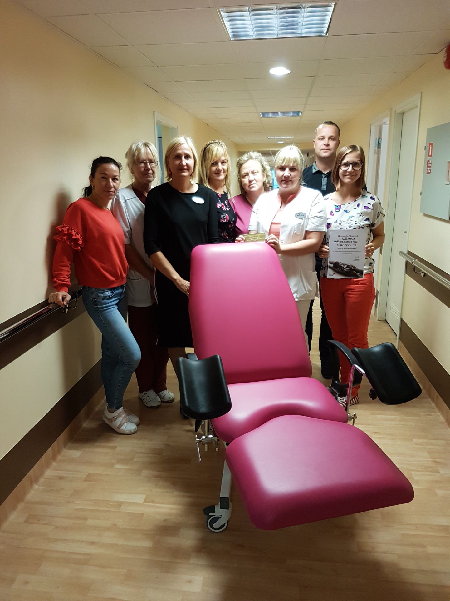 Lõuna-Eesti haigla sai reedel kätte toetaja abiga hangitud uue günekoloogilise tooli.