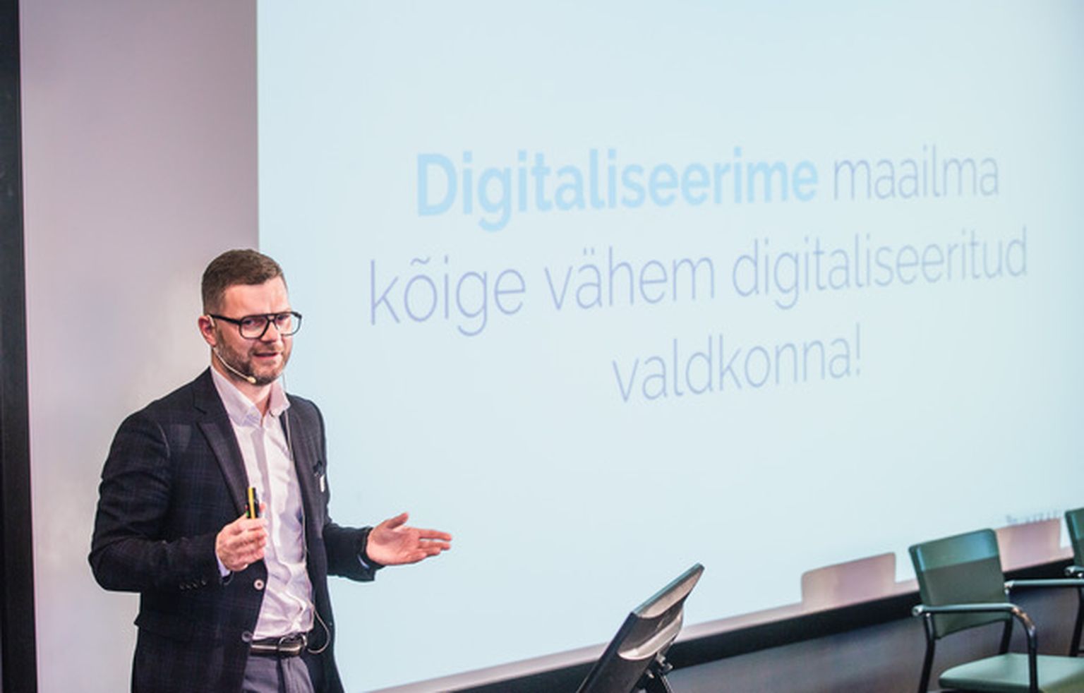 Taristuehituse konverents 2019. Fotol InfraFly asutaja ja tegevjuht Veiko Veskimäe.