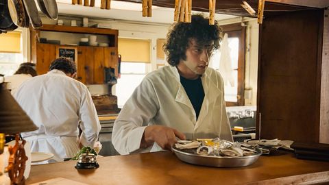 Eluloofilm «Tony»: kokaiinitriibuga karuteene või hoopis truu kummardus Anthony Bourdainile?