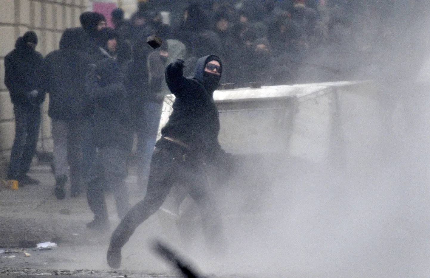 Левые радикалы на прошлой неделе протестовали против митинга неонацистов в Дрездене.