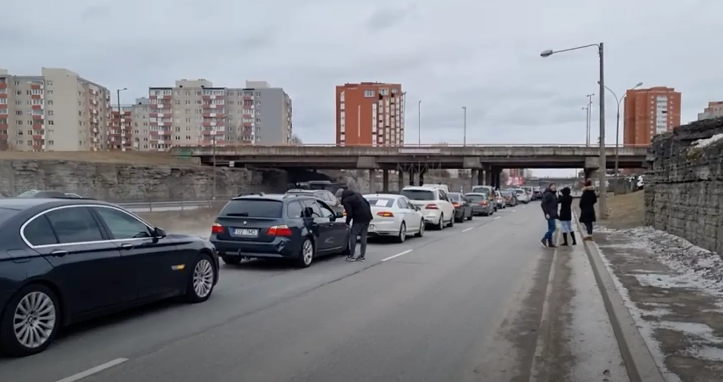 Piirangute vastu protestijad ummistasid Tallinna.