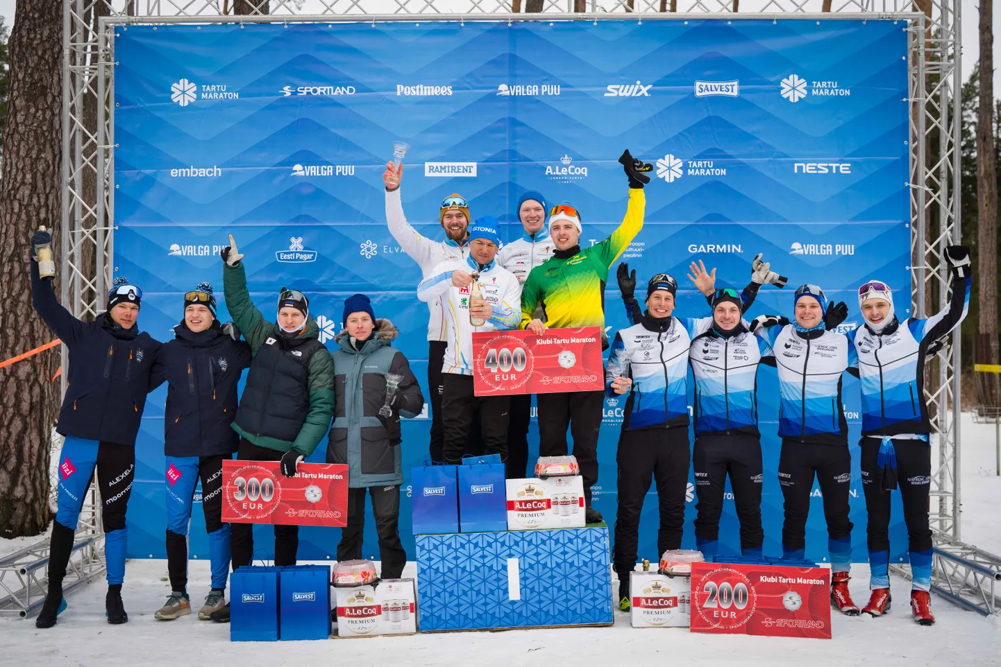 Победители соревнований накануне Тартуского лыжного марафона.