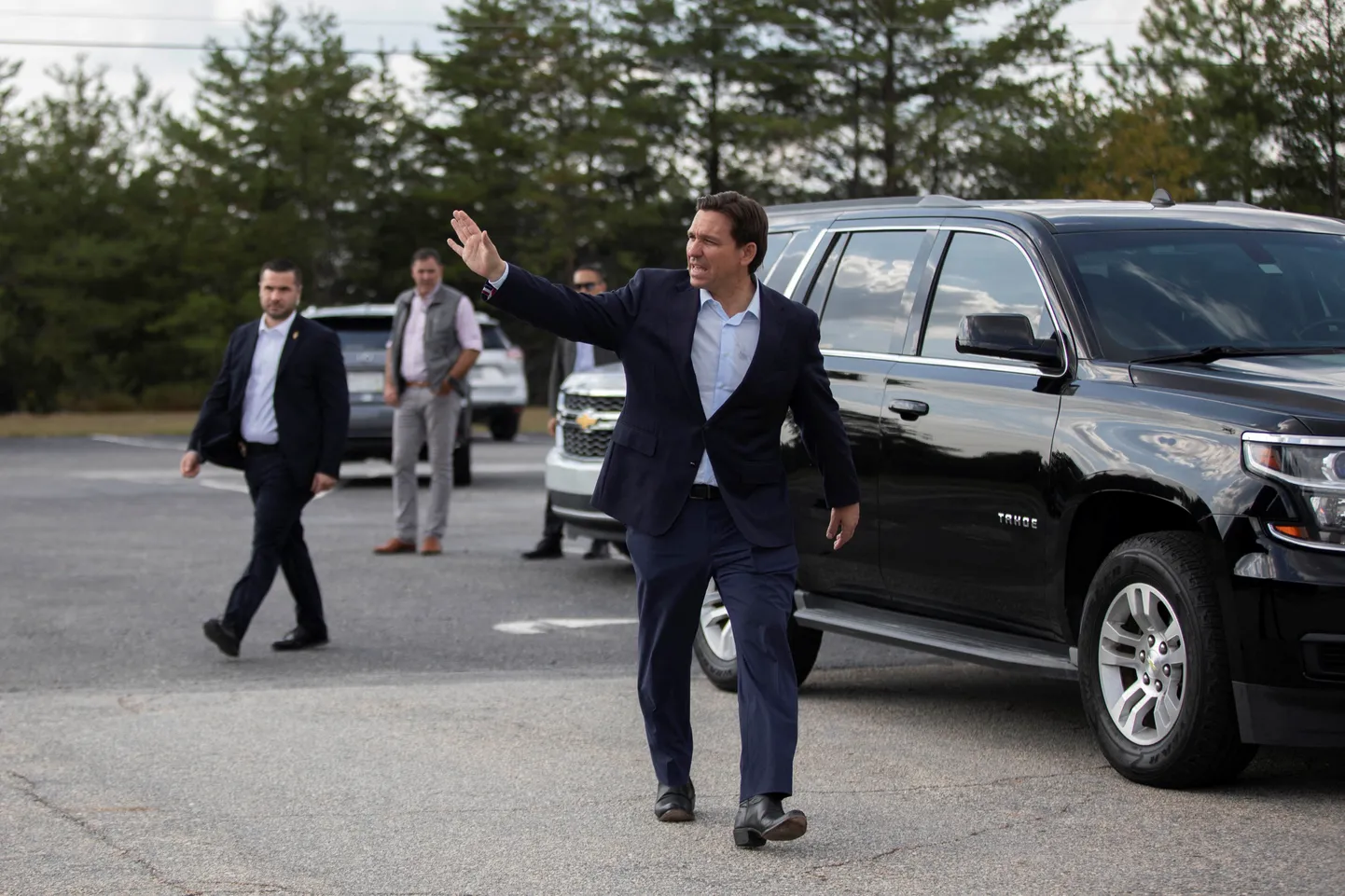 USA vabariiklasest presidendikandidaat Ron DeSantis kannab alati kauboisaapaid, mis kahtlustuste järgi aitavad tal jätta endast pikemat muljet.