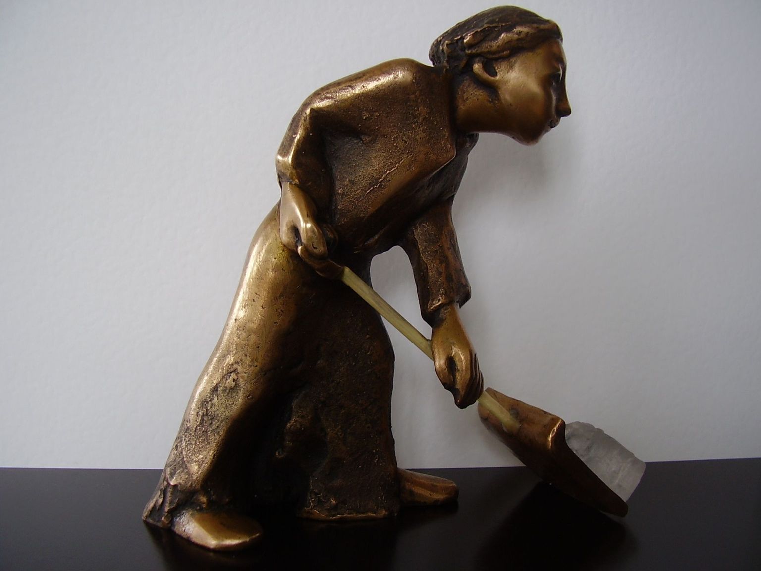 Lumemurdja konkursi võitja saab auhinnaks Reti Saksa skulptuuri.