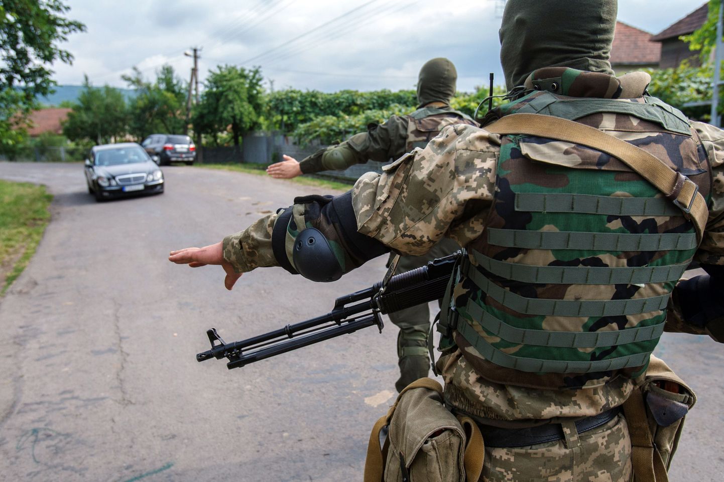 Ukraina sõdurid Mukatševe lähistel patrullimas.
