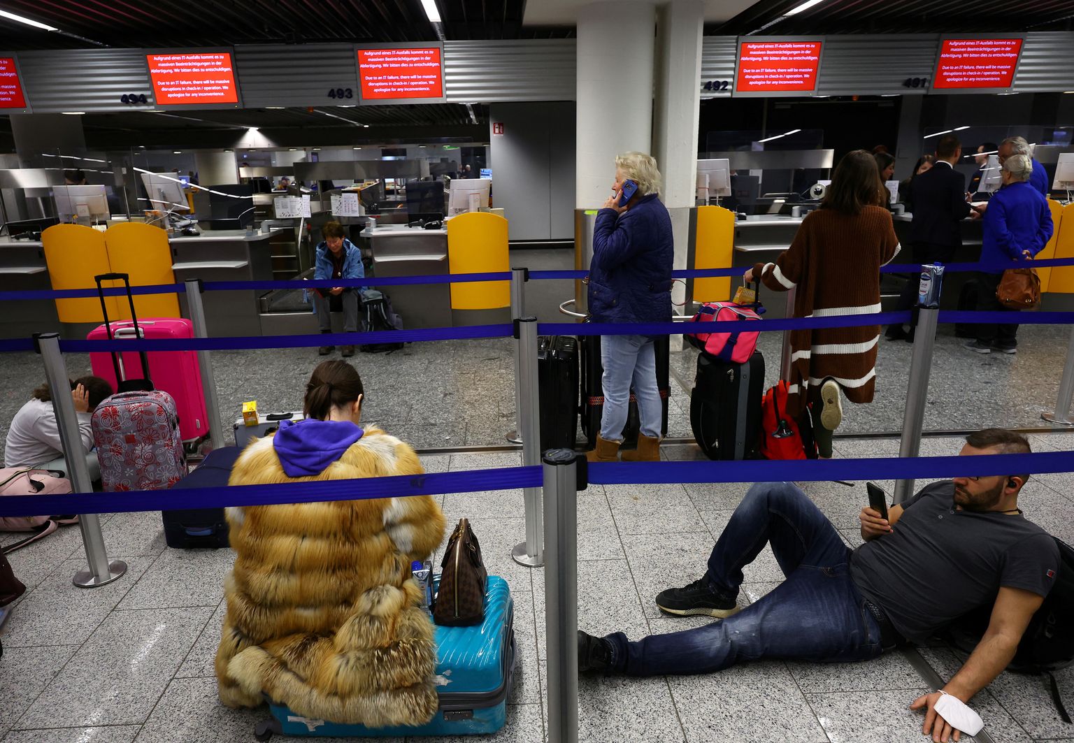Reisjad ootamas Lufthansa hilinenud lendu.
