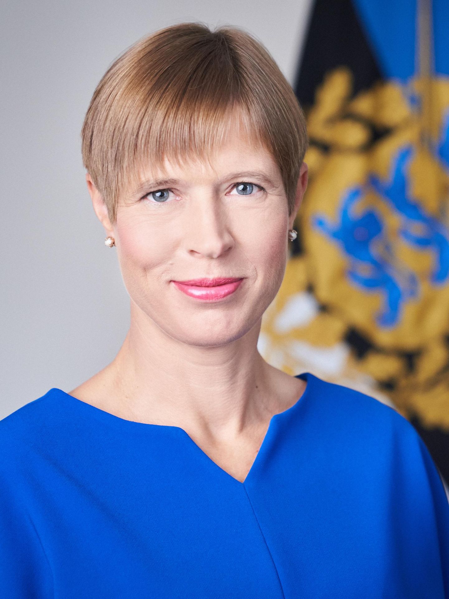 Eestis on siiani olnud kombeks, et ametiasutustes ripub seinal riigipea portreefoto. Ukraina uus riigipea soovis enda asemel seintele perekonnapilte.