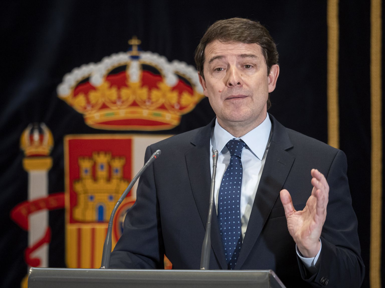 Hispaania Castilla-Leóni piirkonna president Alfonso Fernando Mañueco andmas uueks ametiajaks vannet.
