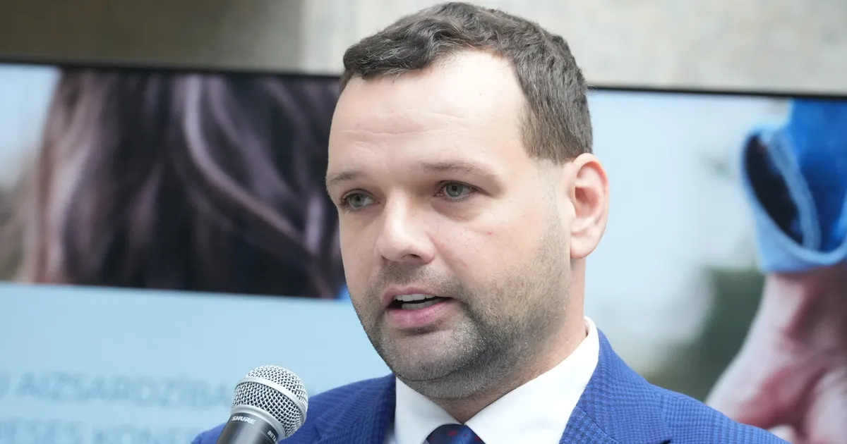 Läti sotsiaalminister tabati raskes joobes autoroolist, erakond kutsus ta ametist tagasi