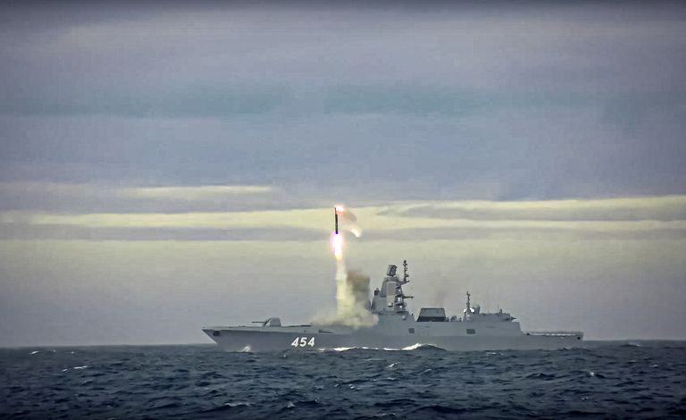 Fregatt Admiral Gorškov katsetamas hüperhelikiirusega raketti Tsirkon 28. mail 2022. aastal.