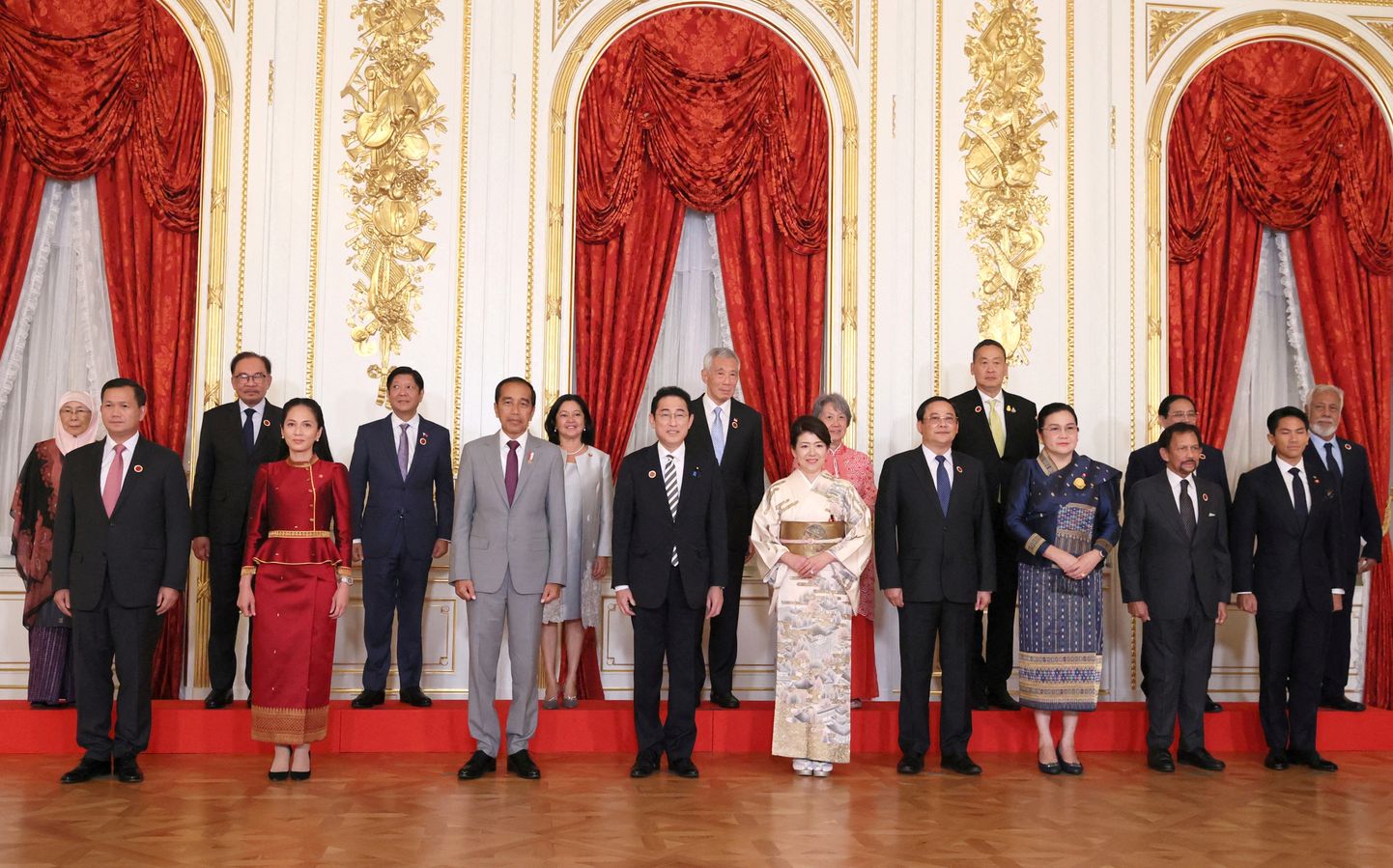 Jaapani ja Kagu-Aasia riikide ühenduse ASEAN liidrid tippkohtumisel Tokyos.
