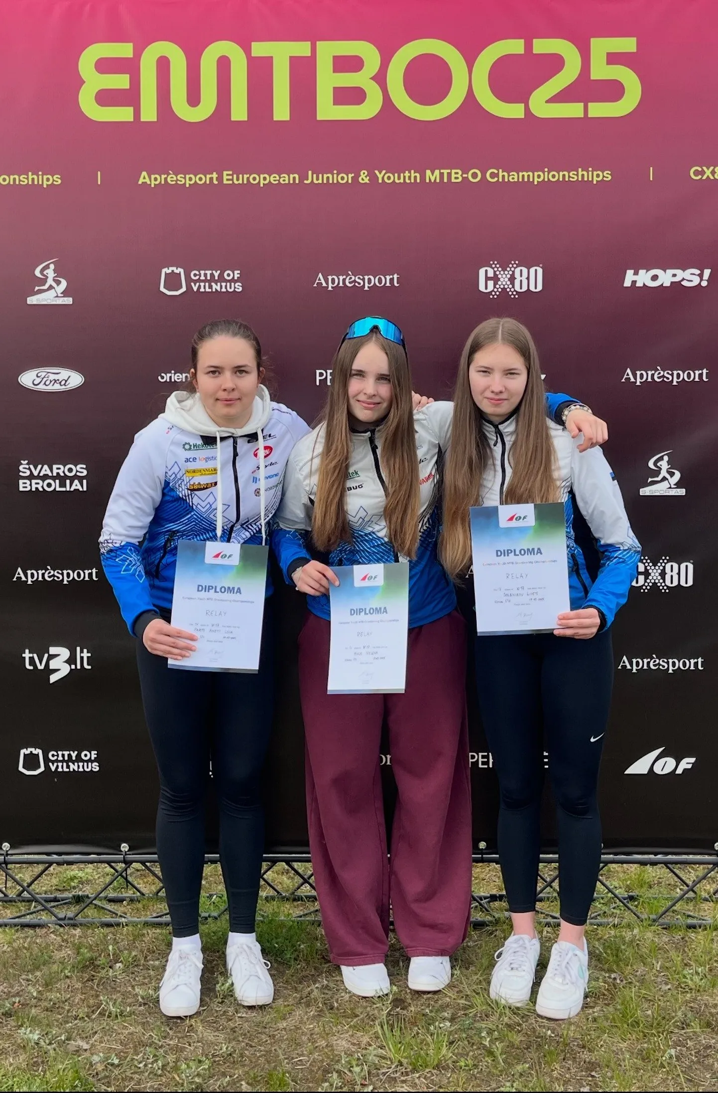 Euroopa meistrivõistlustel tõid Eestile rattaorienteerumise teatesõidus neljanda koha: (vasakult) Anett Liisa Parts, Helena Hakk, Lisete Solenikov.