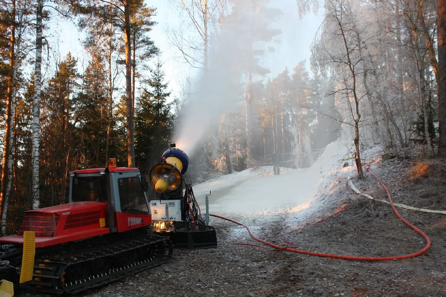 Lumetootmine Mammaste tervisespordikeskuses.