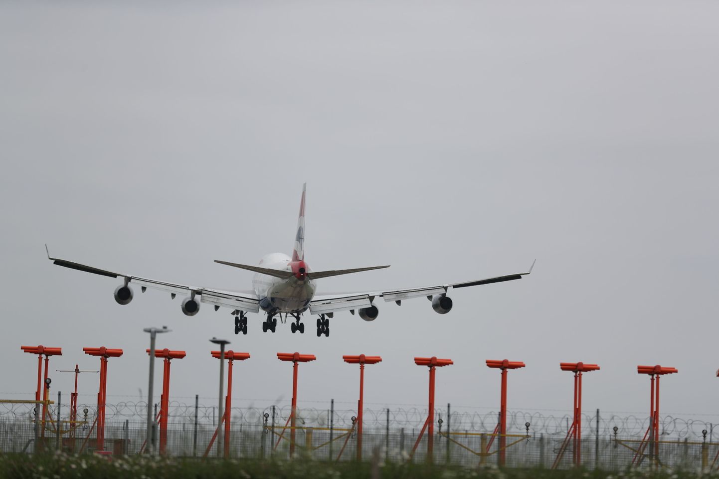 Lennuk maandumas täna Heathrow lennuväljale.