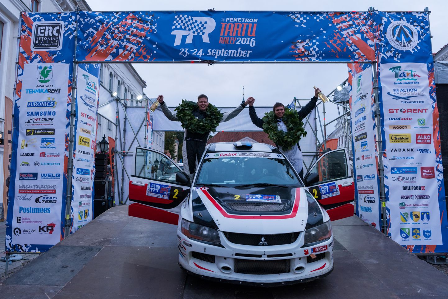 Sellel nädalavahetusel sõideti Eesti autoralli ja DMACK Trophy meistrivõistluste viies etapp Tartu Rally, mille võitis Egon Kaur (kaardilugejaks Silver Simm), kes edestas 6,3 sekundiga Rainer Ausi. Kolmanda koha sai Kaspar Koitla. Ühtlasi kindlustas Kaur endale N4 klassi Eesti meistritiitli.