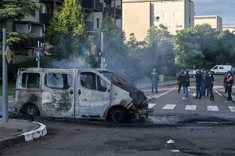 Eile õhtul süüdati Prantsusmaal Dijonis autosid ja prügikaste. Tegemist on osaga tšetšeeni grupeeringute vägivallatsemisest, mis sai alguse läinud nädalal.
