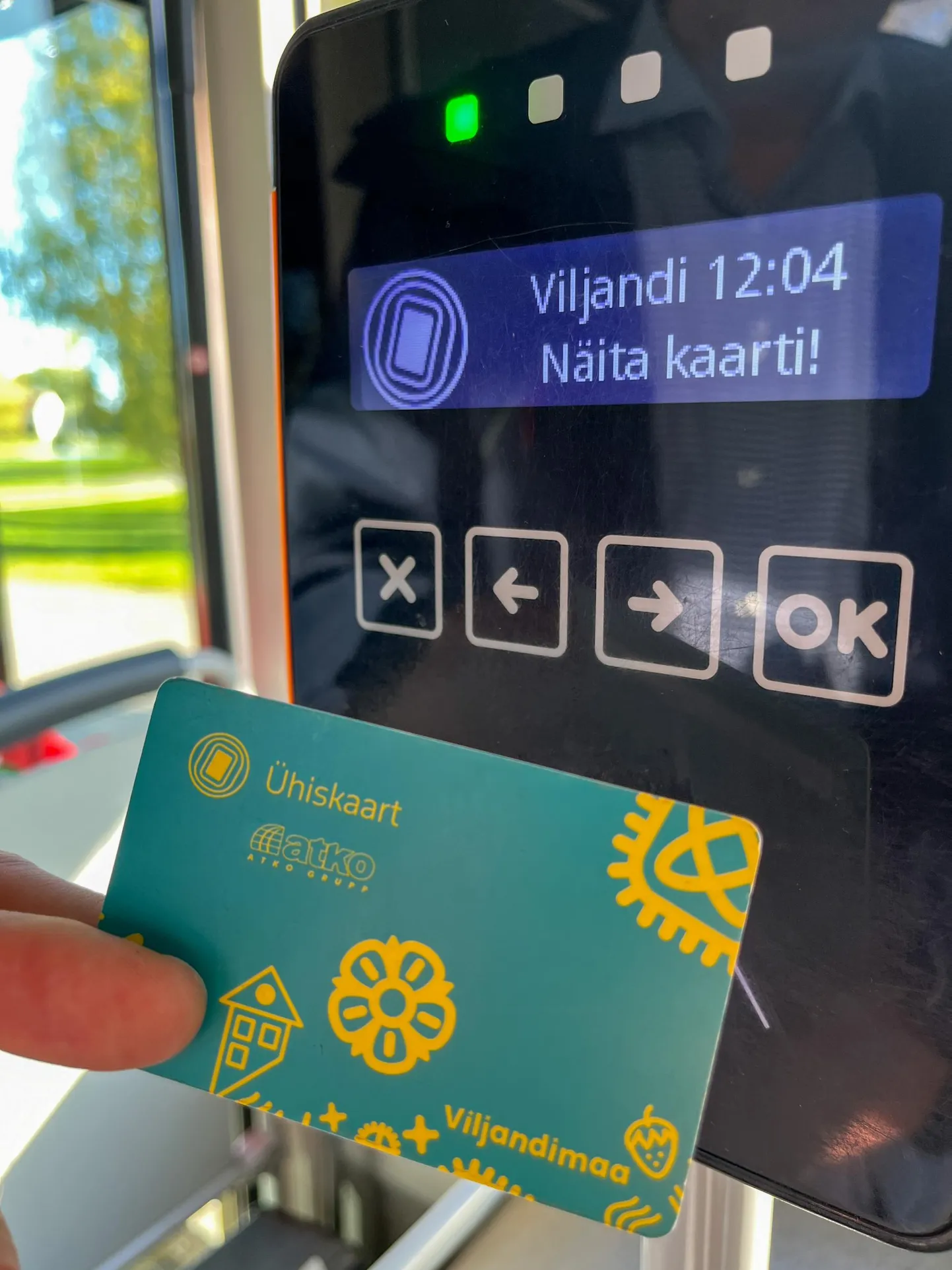 Tasulise bussisõidu naasmise järel tuleb sõidukaardid isikustada.