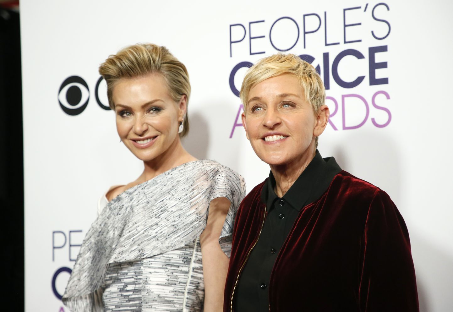 Saatejuht Ellen DeGeneres (paremal)  koos abikaasa Portia de Rossiga.