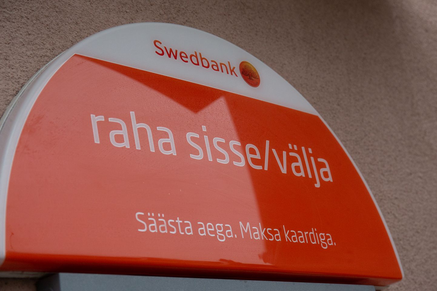 Swedbanki pangaautomaat. Pilt on illustratiivne.