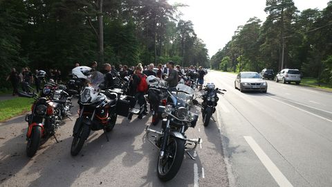 GALERII ⟩ Sajad mootorratturid mälestasid legendaarset võidusõitjat