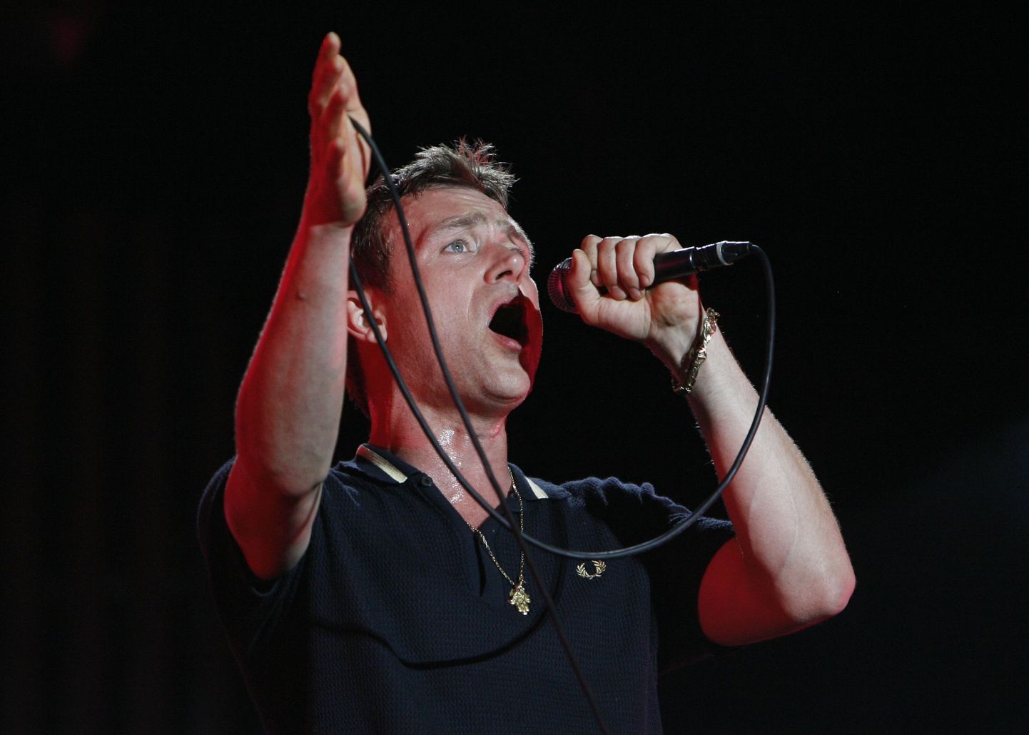 Bluri solist Damon Albarn esinemas Glastonbury festivalil 28. juunil 2009