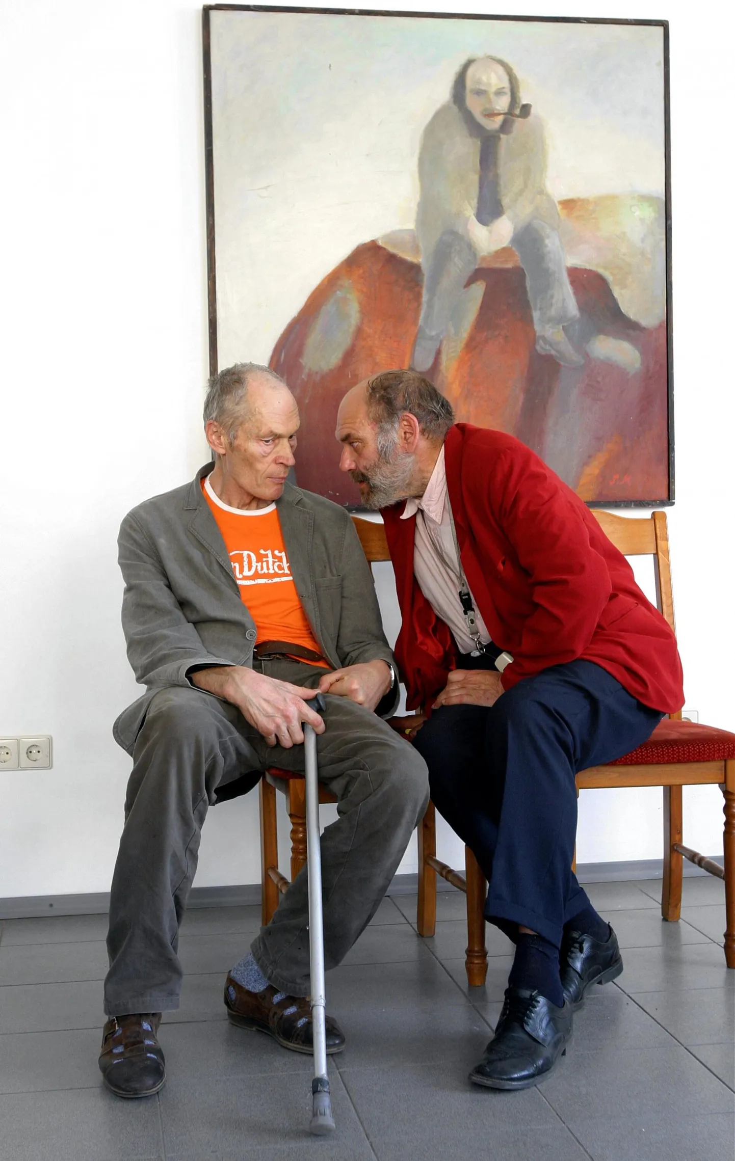 Matti Miliuse (paremal) kollektsioon kujunes tihedas läbikäimises kunstnikega ja kultuurielus osalemisega. Fotol istub ta kunstnik Peeter Mudisti kõrval viimase isikuraamatu «Illustreeritud Mudist» esitlusel 5. juulil 2004 Tartu kunstimajas. Seinal on Mudisti maal Miliusest.