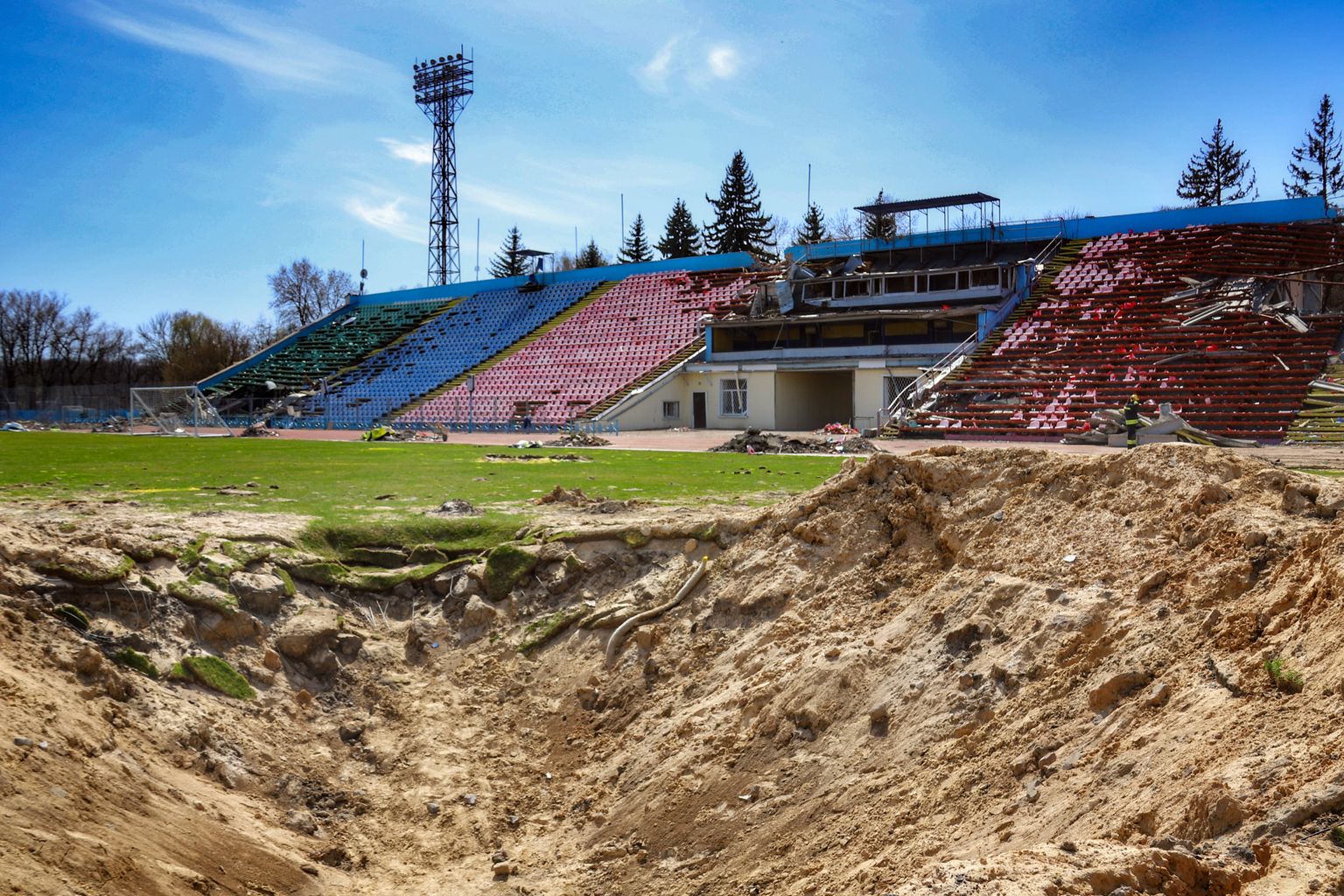 Разбомбленный стадион Чернигова.