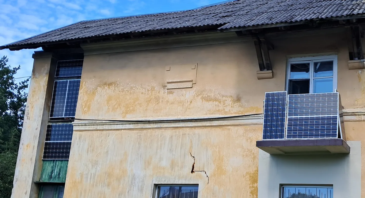 Солнечные панели на одном из домов в городе Кохтла-Ярве.