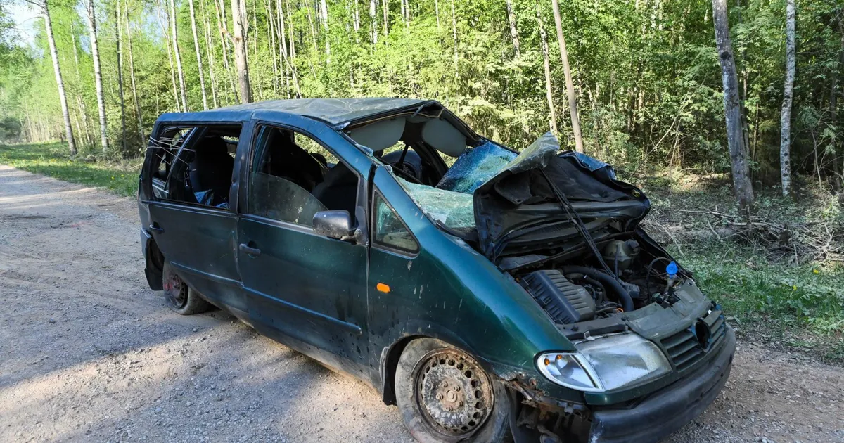 GALERII Põhja-Sakala vallas sai raskes liiklusõnnetuses autojuht viga