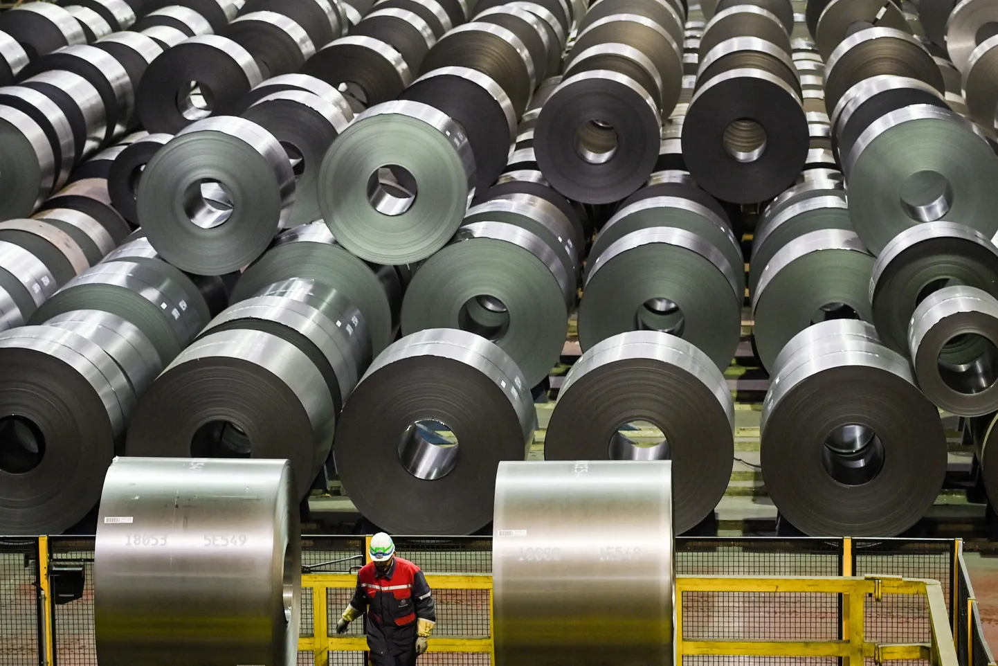 külmvaltsitud terase rullid ThyssenKruppi Duisburgi tehases Saksamaal.