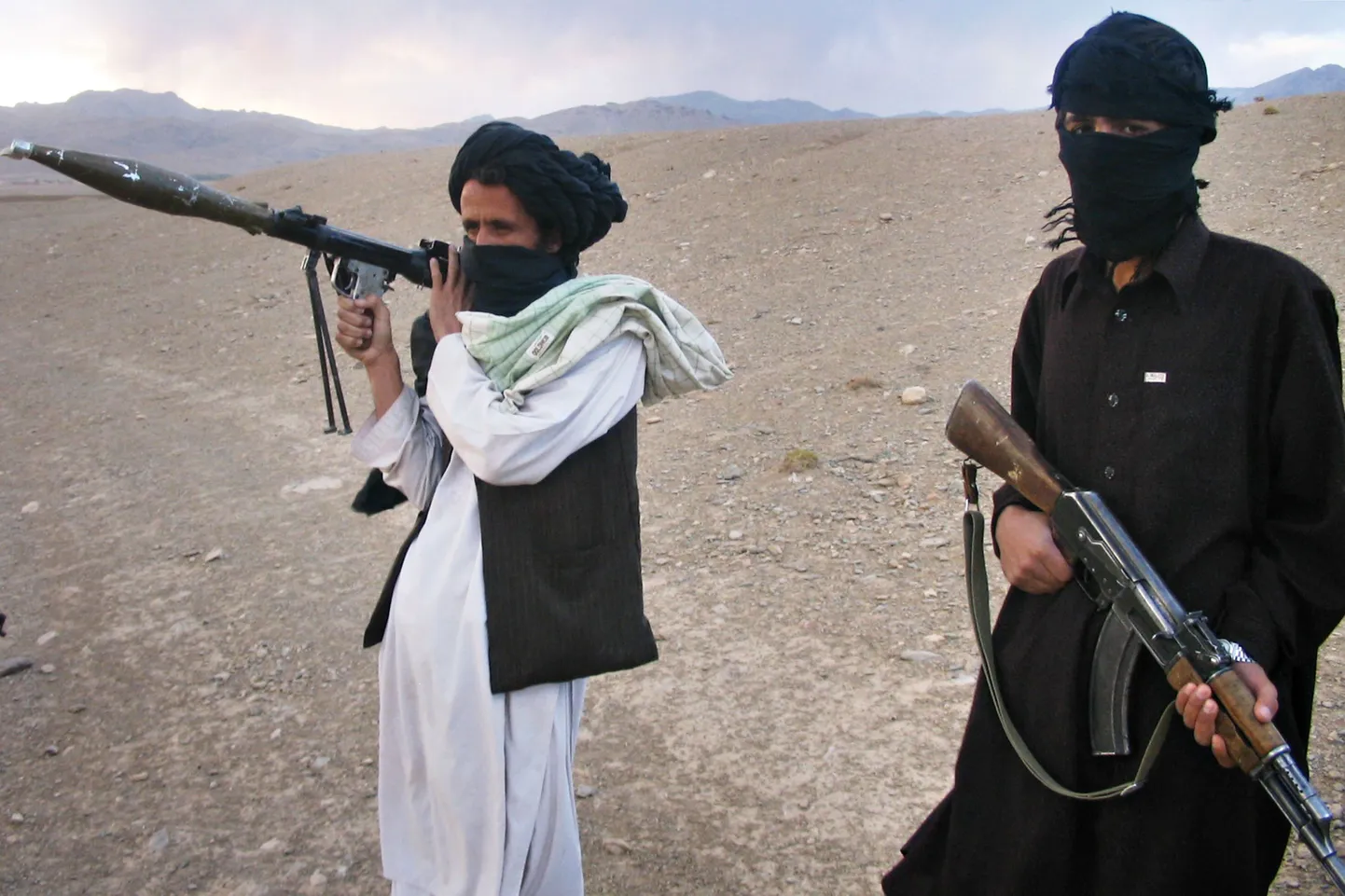 Talibani võitlejad vaatluspostil Wardaki provintsis.