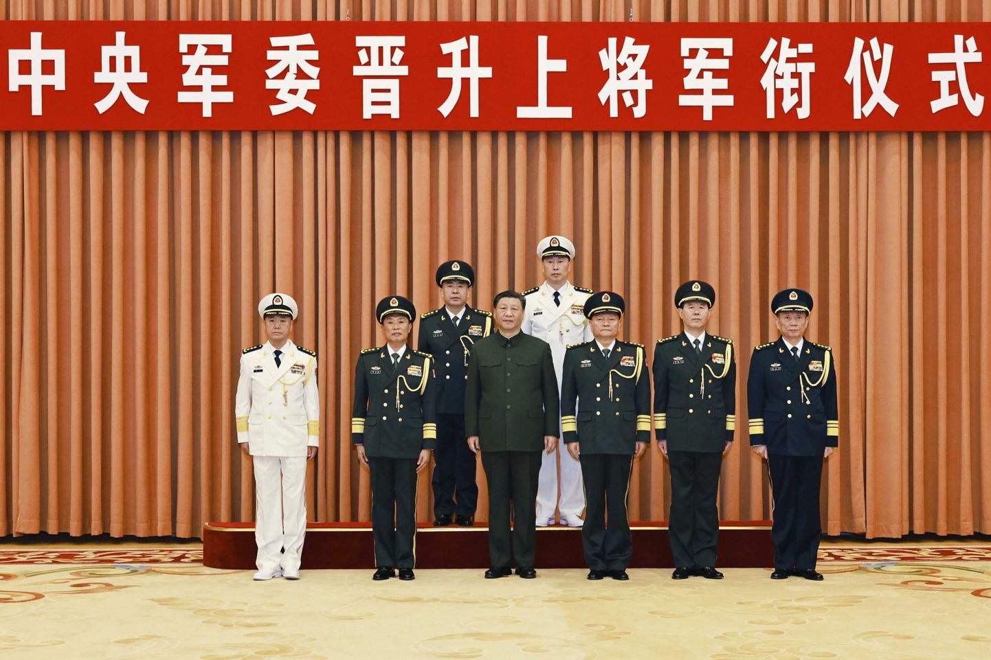 Hiina riigipea Xi Jinping sõjaväejuhtidega möödunud aasta 25. detsembril.