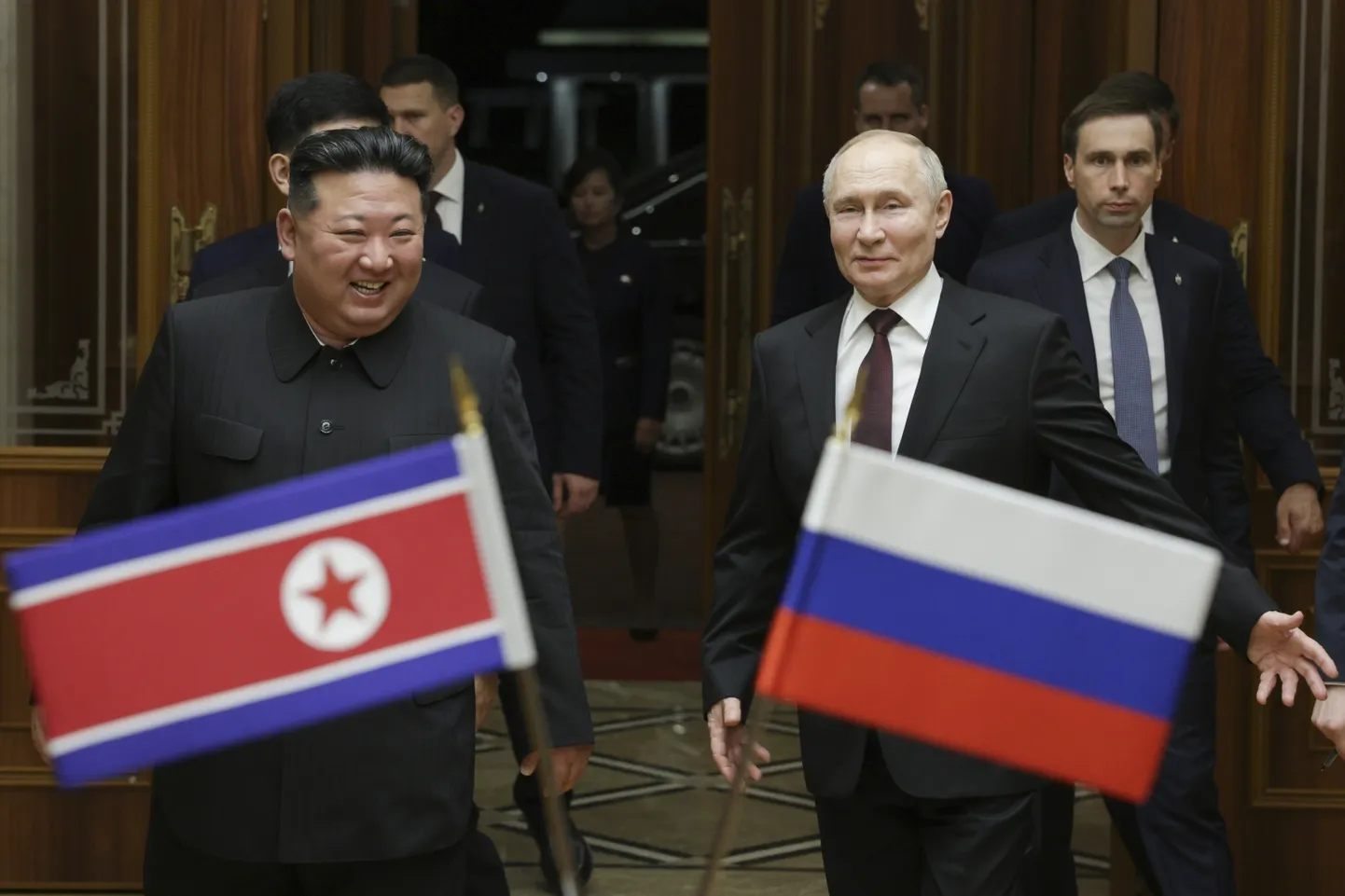 Põhja-Korea juht Kim Jong-un Venemaa presidendi Vladimir Putiniga kohtumas.