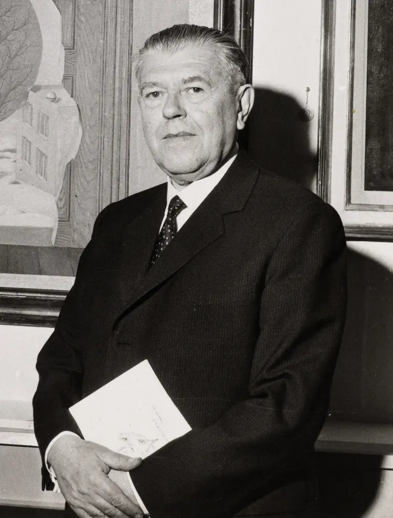 Sürrealist René Magritte.